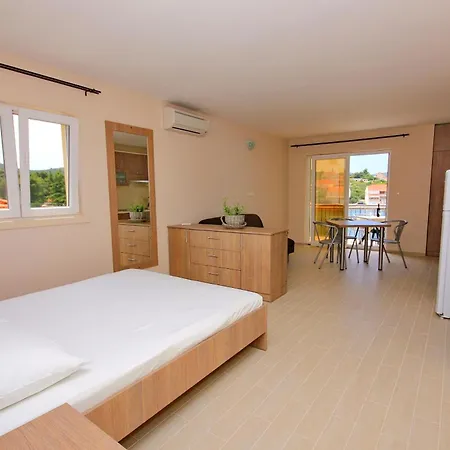 Seaside With A Swimming Pool Lumbarda, Korcula - 9303 * لومباردا