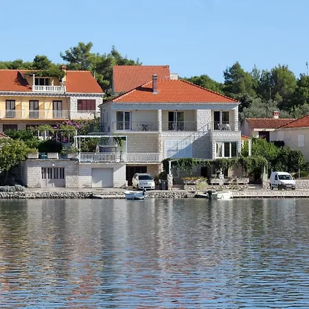Seaside With A Swimming Pool Lumbarda, Korcula - 9303 アパート *