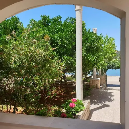 Seaside With A Swimming Pool Lumbarda, Korcula - 9303 アパート *