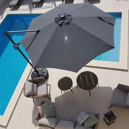 Seaside With A Swimming Pool Lumbarda, Korcula - 9303 アパート ルンバルダ